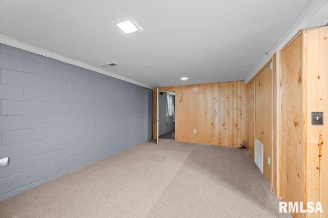 1203 N THORNWOOD Avenue, Davenport, IA 52804