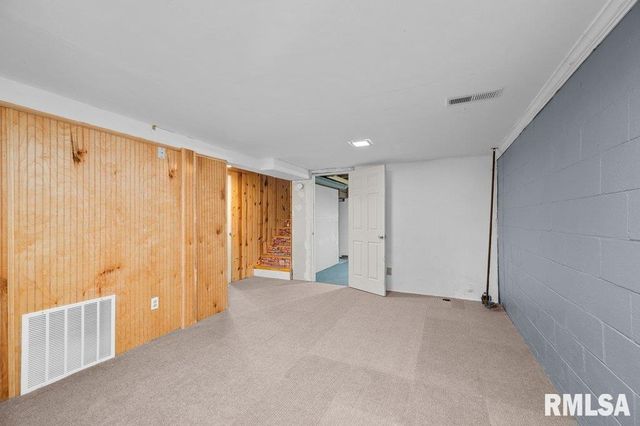 1203 N THORNWOOD Avenue, Davenport, IA 52804