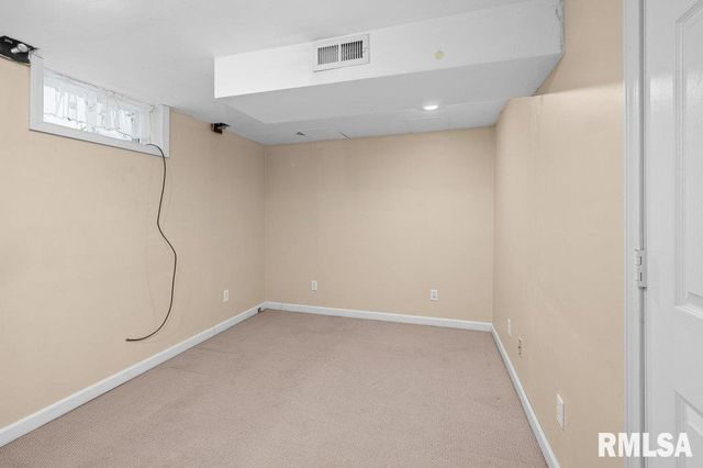 1203 N THORNWOOD Avenue, Davenport, IA 52804