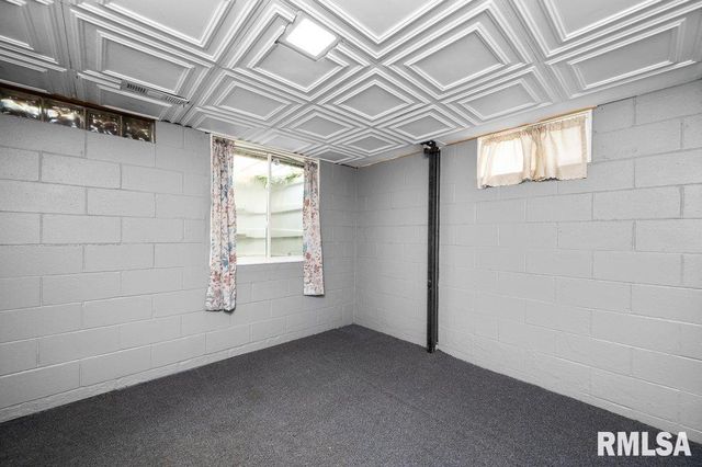 1203 N THORNWOOD Avenue, Davenport, IA 52804