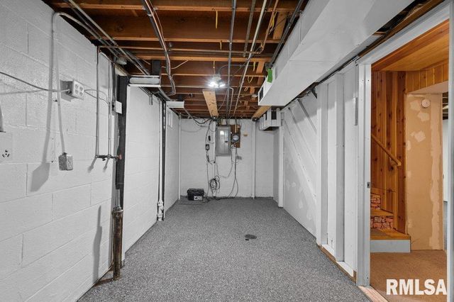 1203 N THORNWOOD Avenue, Davenport, IA 52804