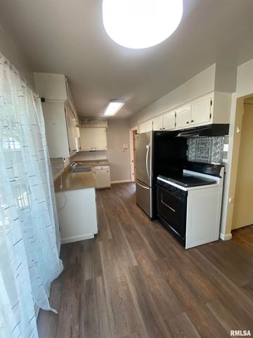 1203 N THORNWOOD Avenue, Davenport, IA 52804