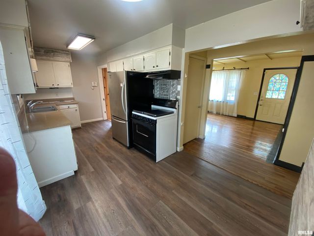 1203 N THORNWOOD Avenue, Davenport, IA 52804