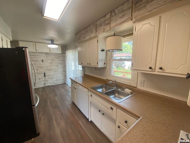 1203 N THORNWOOD Avenue, Davenport, IA 52804