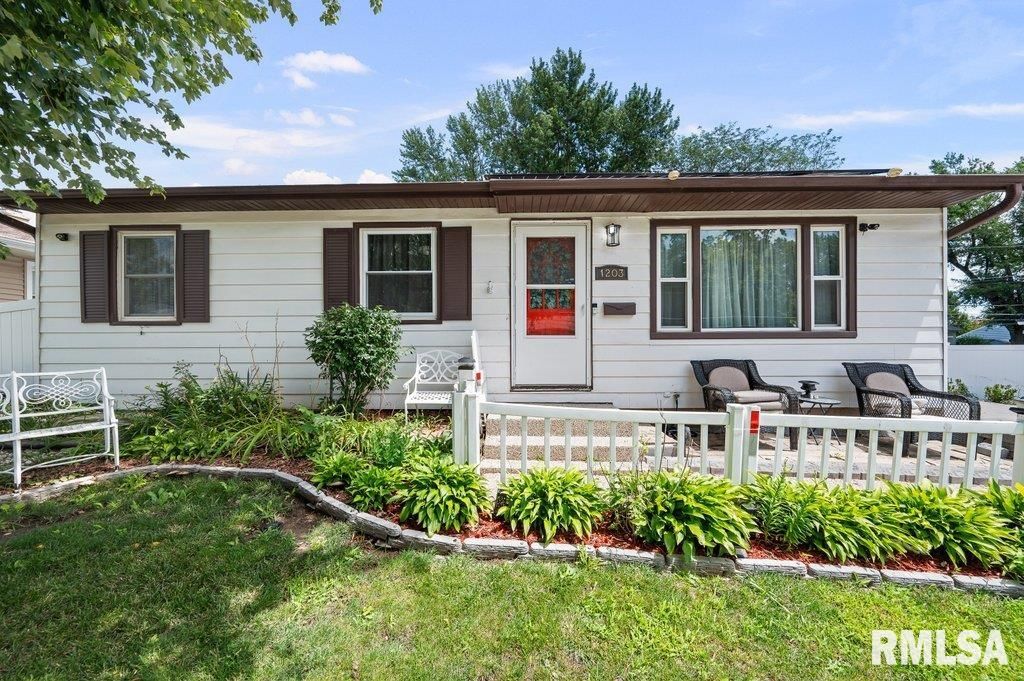 1203 N THORNWOOD Avenue, Davenport, IA 52804
