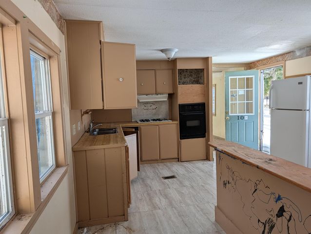 10 Darren Drive, Raymond, NH 03077