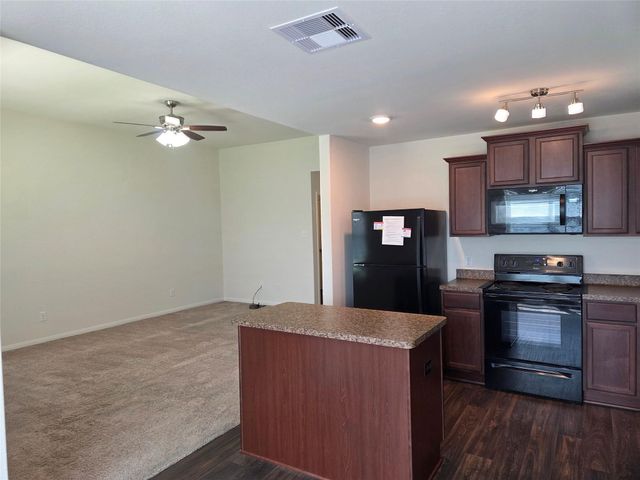 723 Crystal Lakes Drive, Brookshire, TX 77423