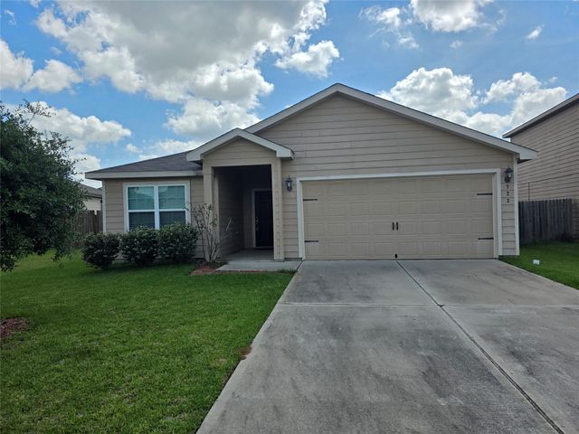 723 Crystal Lakes Drive, Brookshire, TX 77423