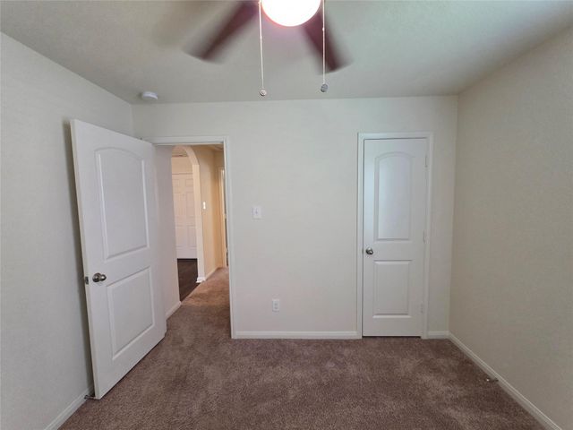 723 Crystal Lakes Drive, Brookshire, TX 77423