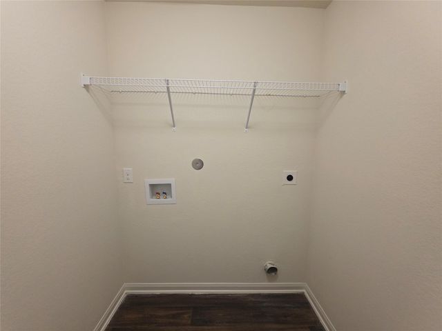 723 Crystal Lakes Drive, Brookshire, TX 77423