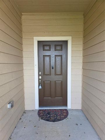 723 Crystal Lakes Drive, Brookshire, TX 77423