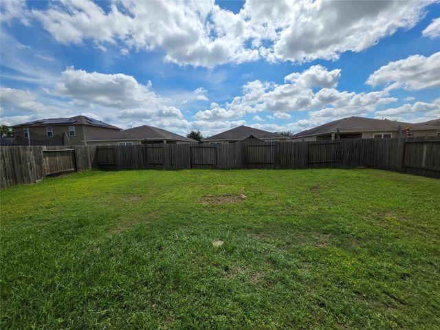723 Crystal Lakes Drive, Brookshire, TX 77423