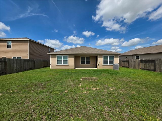 723 Crystal Lakes Drive, Brookshire, TX 77423