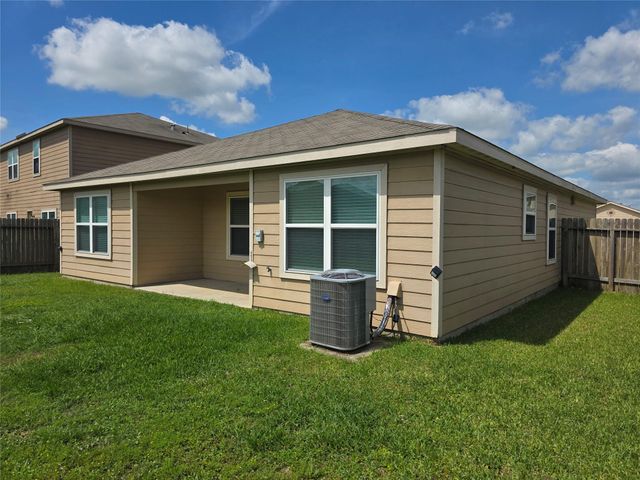 723 Crystal Lakes Drive, Brookshire, TX 77423