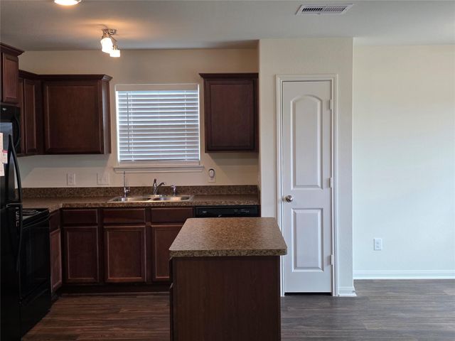 723 Crystal Lakes Drive, Brookshire, TX 77423