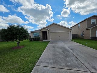 723 Crystal Lakes Drive, Brookshire, TX 77423