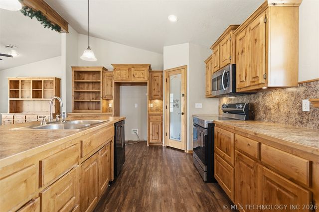 281 Olive Branch Drive, Springer, OK 73458