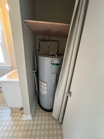 17 Roosevelt Avenue, Stonington, CT 06355