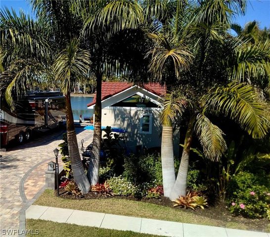 4437 Southern Breeze DR, Naples, FL 34114