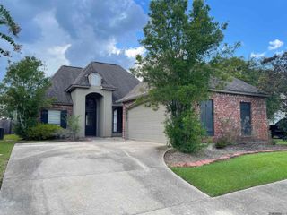 30791 La Madeline Ct, Denham Springs, LA 70726