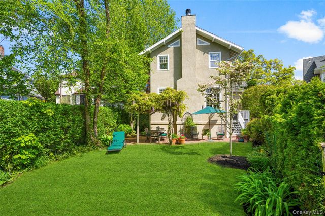 7 Soundview Drive, Larchmont, NY 10538
