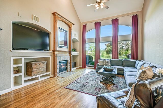1607 Cascade Falls Drive, Friendswood, TX 77546