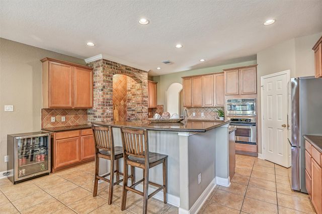1607 Cascade Falls Drive, Friendswood, TX 77546