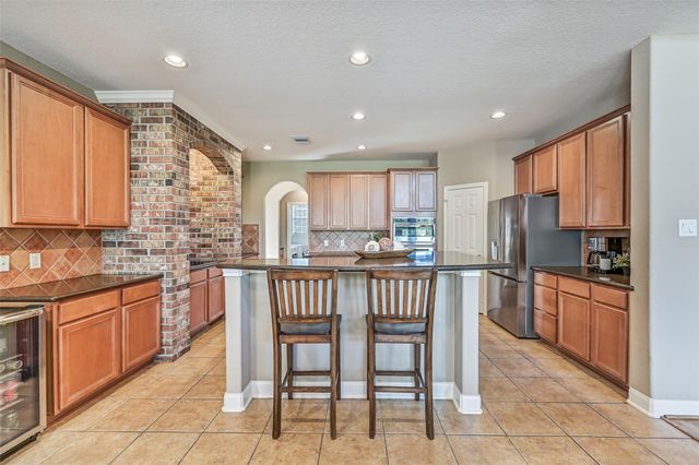 1607 Cascade Falls Drive, Friendswood, TX 77546