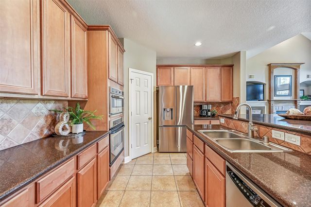 1607 Cascade Falls Drive, Friendswood, TX 77546