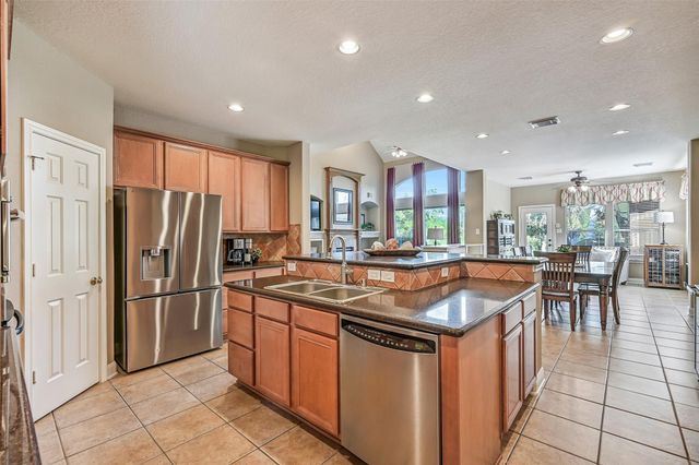 1607 Cascade Falls Drive, Friendswood, TX 77546