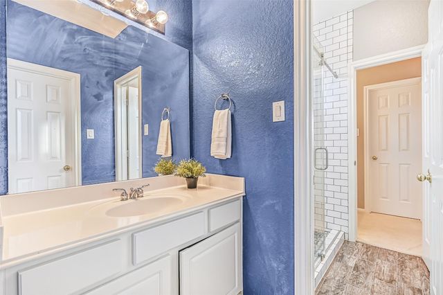 1607 Cascade Falls Drive, Friendswood, TX 77546