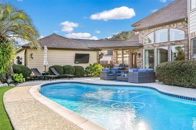 1607 Cascade Falls Drive, Friendswood, TX 77546