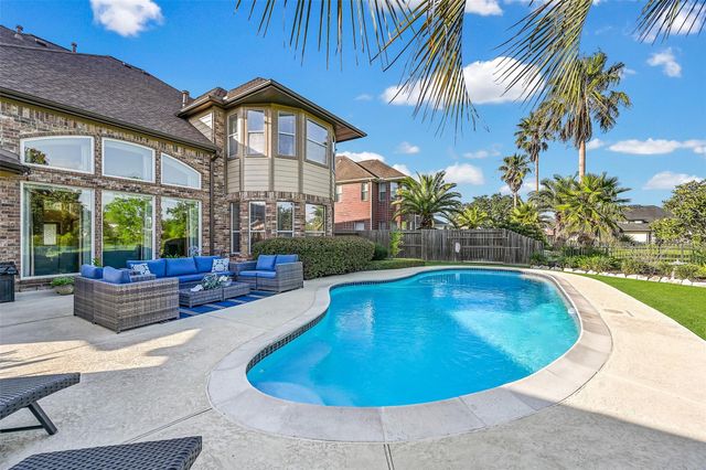1607 Cascade Falls Drive, Friendswood, TX 77546