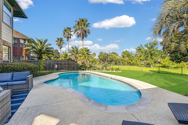 1607 Cascade Falls Drive, Friendswood, TX 77546