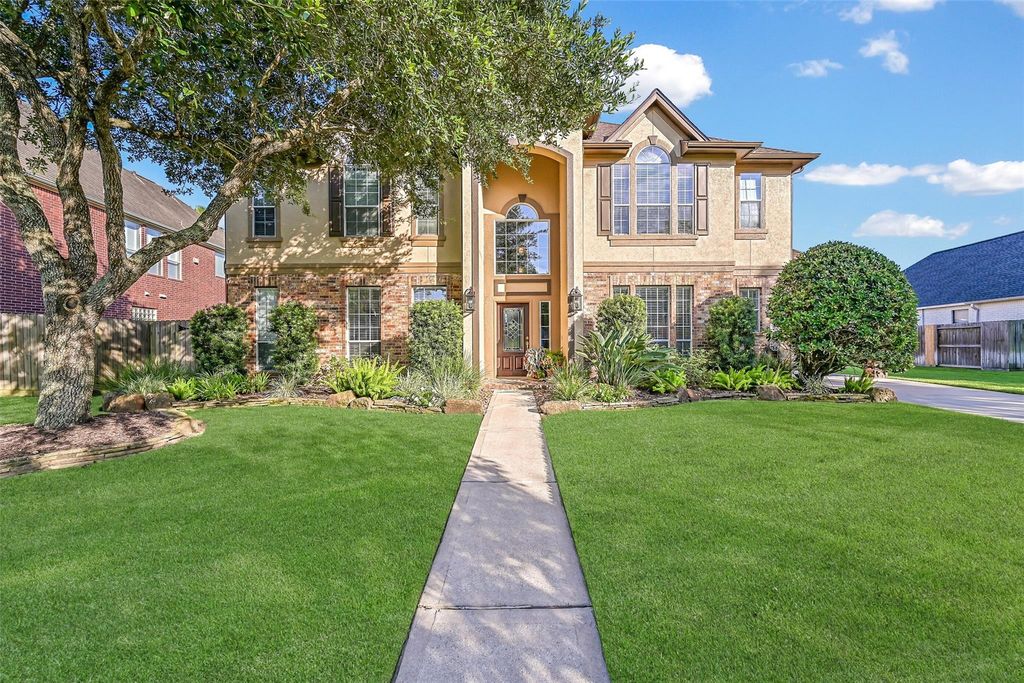 1607 Cascade Falls Drive, Friendswood, TX 77546