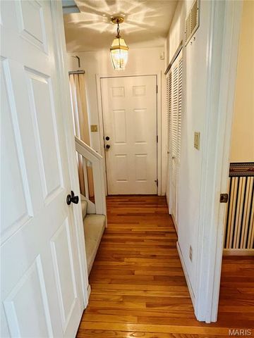 5428 Duchesne Parque Drive, St Louis, MO 63128