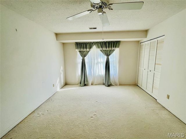 5428 Duchesne Parque Drive, St Louis, MO 63128