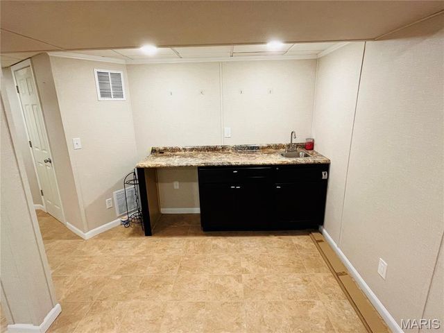 5428 Duchesne Parque Drive, St Louis, MO 63128