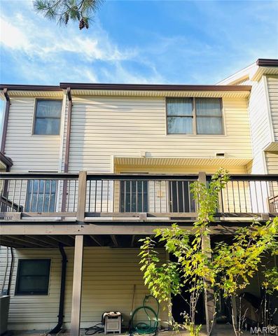 5428 Duchesne Parque Drive, St Louis, MO 63128