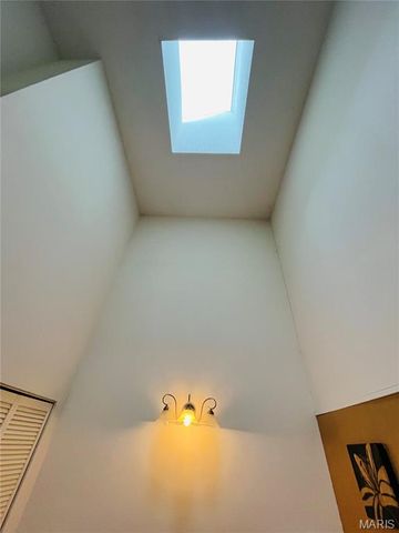 5428 Duchesne Parque Drive, St Louis, MO 63128