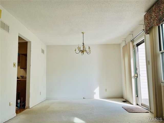 5428 Duchesne Parque Drive, St Louis, MO 63128