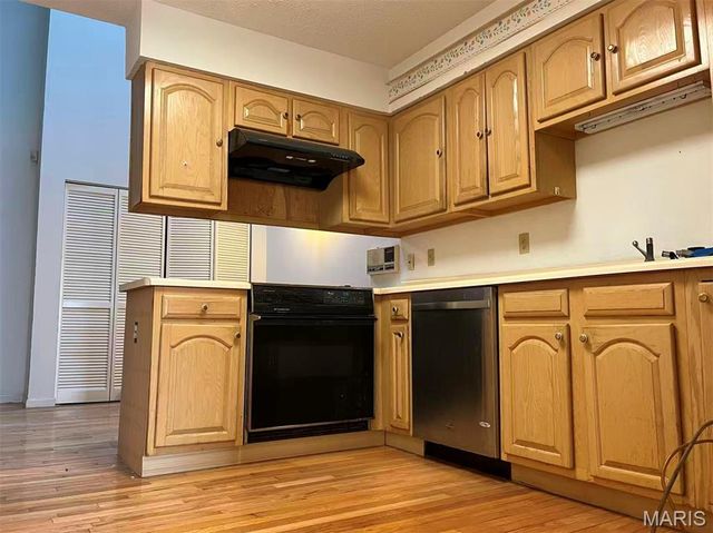 5428 Duchesne Parque Drive, St Louis, MO 63128