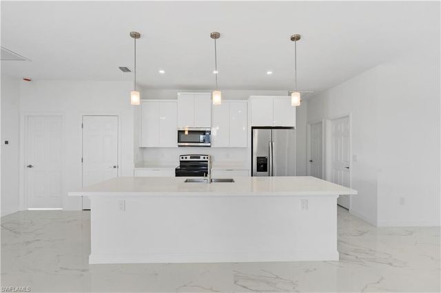 4109 17th ST SW, Lehigh Acres, FL 33976