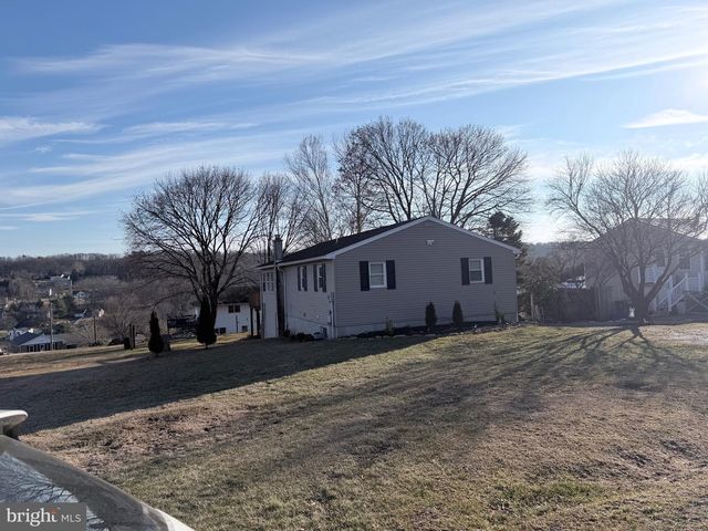 980 HORSEMAN DR, Auburn, PA 17922