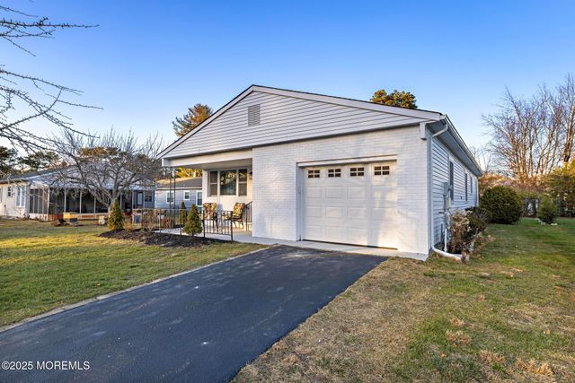 86 San Carlos Street, Toms River, NJ 08757