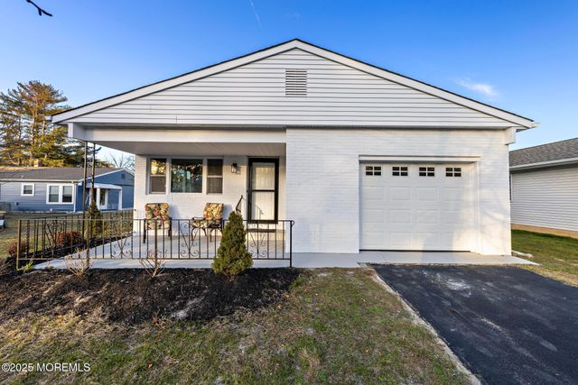86 San Carlos Street, Toms River, NJ 08757