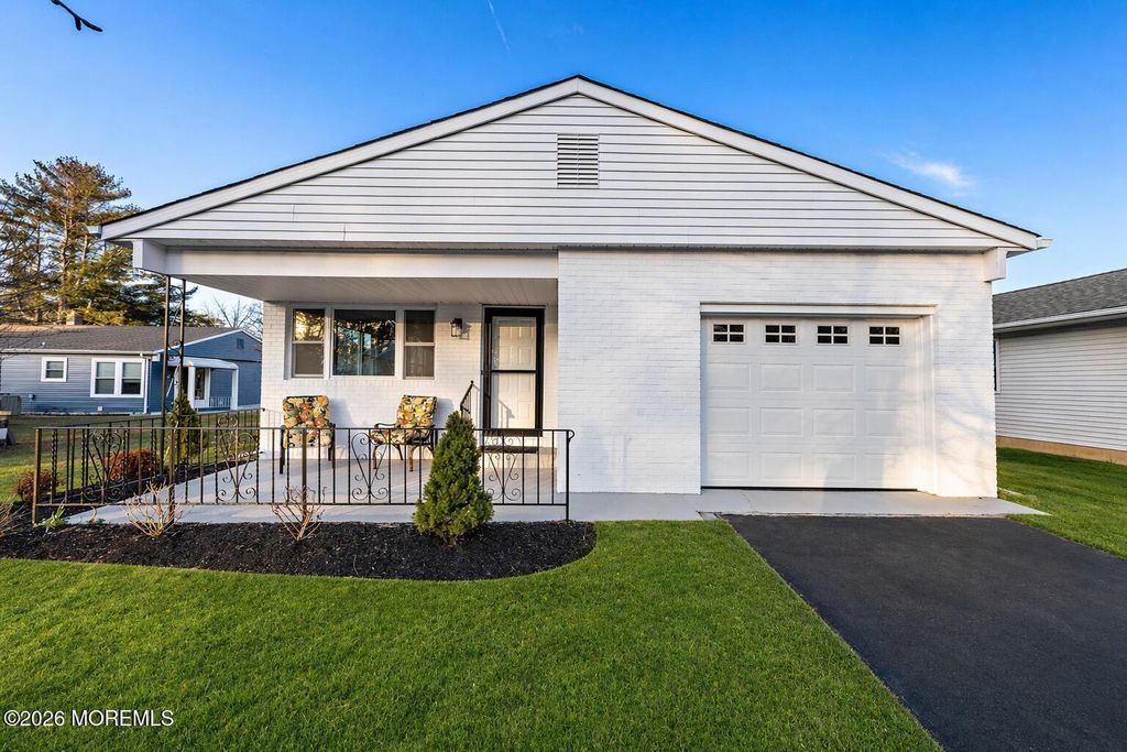 86 San Carlos Street, Toms River, NJ 08757