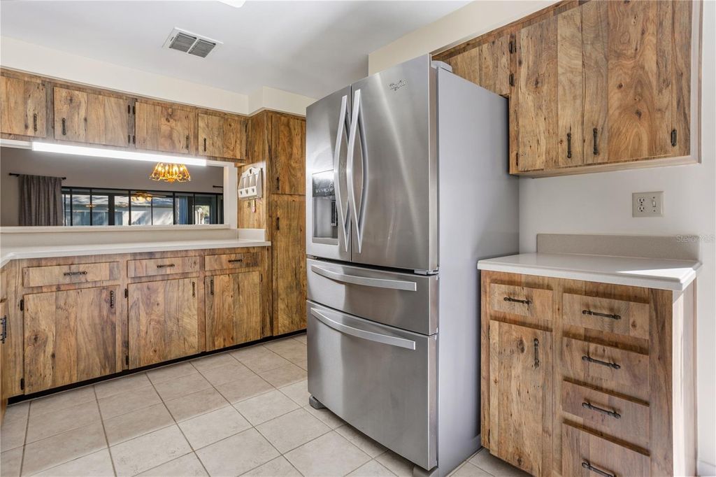 Image 11 of property listing at 618 WOODRIDGE DRIVE, Fern Park, FL 32730