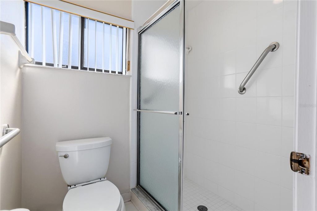 Image 14 of property listing at 618 WOODRIDGE DRIVE, Fern Park, FL 32730