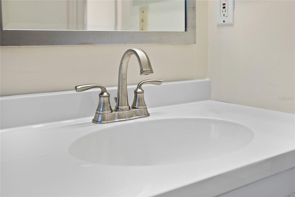 Image 19 of property listing at 618 WOODRIDGE DRIVE, Fern Park, FL 32730